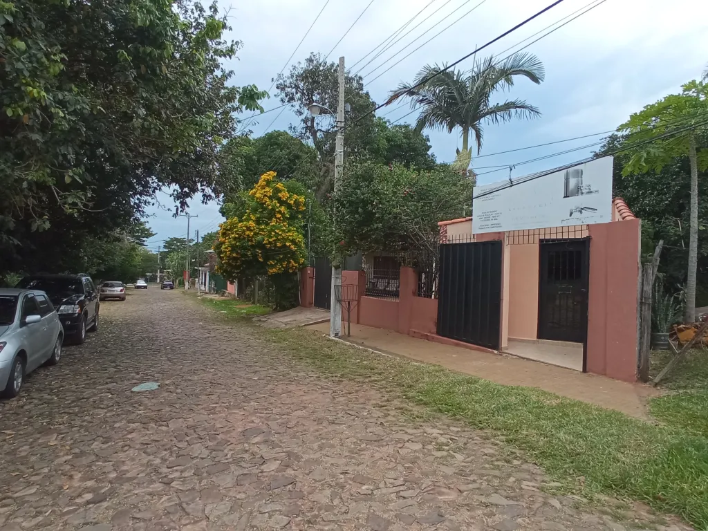 VENDO CASA DE CALLE A CALLE EN LAMBARÉ! — foto 2