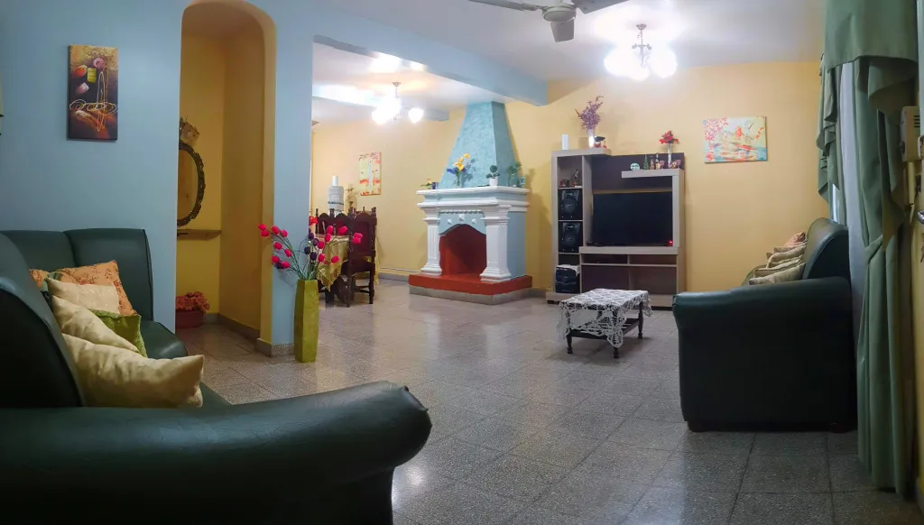 VENDO HERMOSA Y AMPLIA CASA DE DOS PISOS EN FDO DE LA MORA ZONA NORTE — foto 2