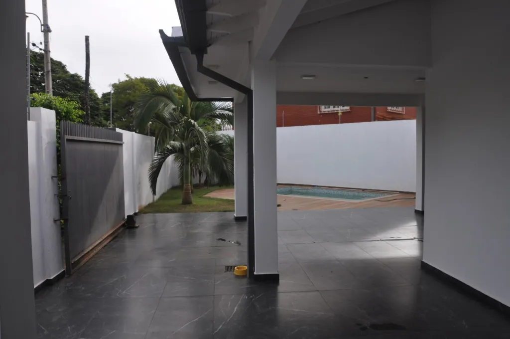 VENDO HERMOSA CASA CON PISCINA - FINANCIO ACEPTO VALORES — foto 3
