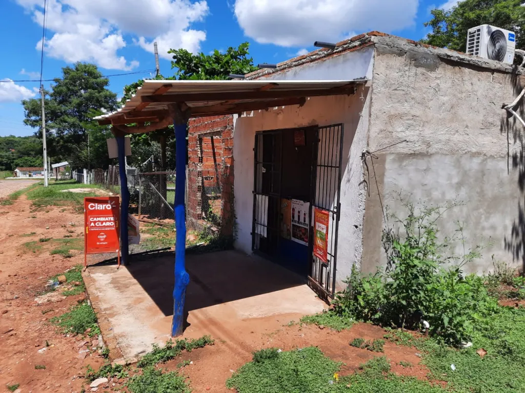¡VENDO CASA EN ZONA ALTA Y COMERCIAL DE LIMPIO¡ — foto 2