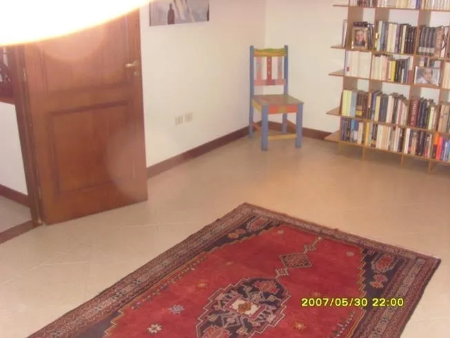 CARMELITAS: LUJOSA RESIDENCIA – 4 DORMITORIOS, JARDÍN, PISCINA – 3.000 USD. — foto 3
