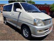 Vendo Toyota regius año 2000 recién importado 5 PUERTAS motor 3.0 diesel automático doble