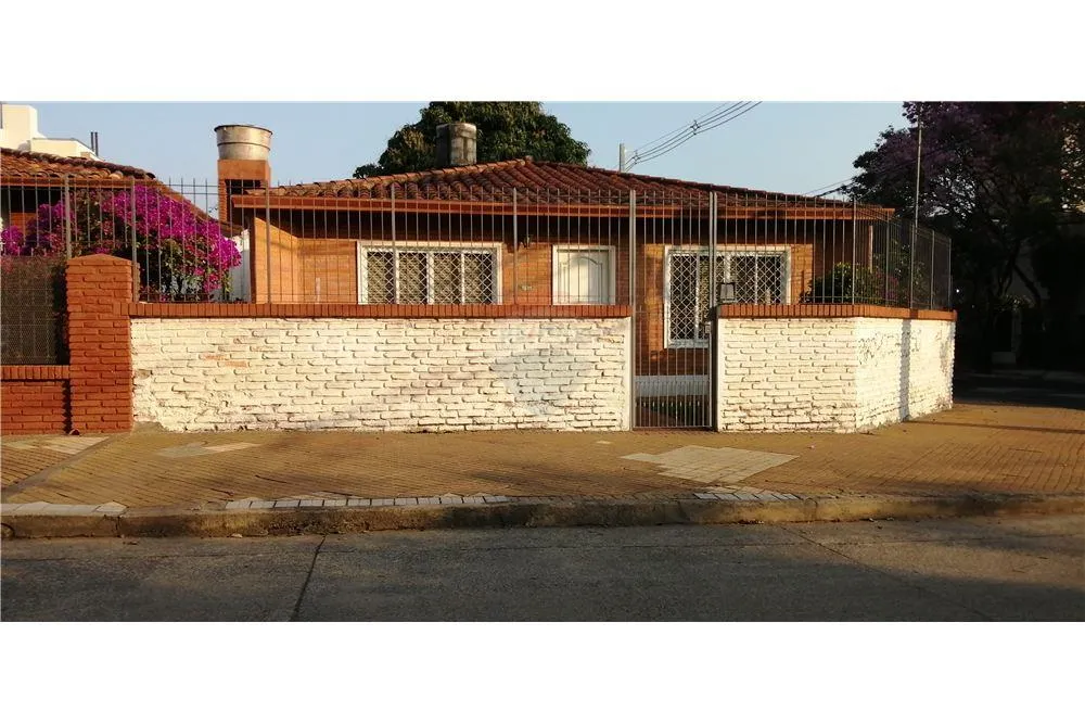 Casa - Venta - Paraguay Asunción San Antonio Casa Zona Sajonia, en esquina! — foto 2