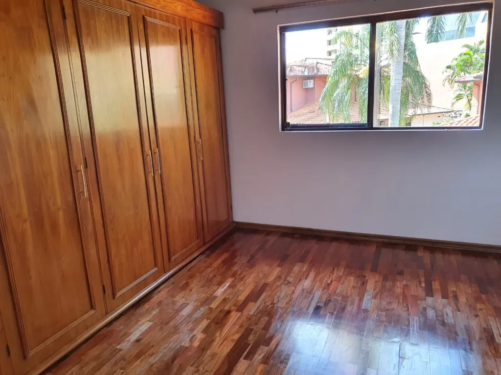 Se alquila casa en condominio cerrado zona Ykua Sati — foto 2