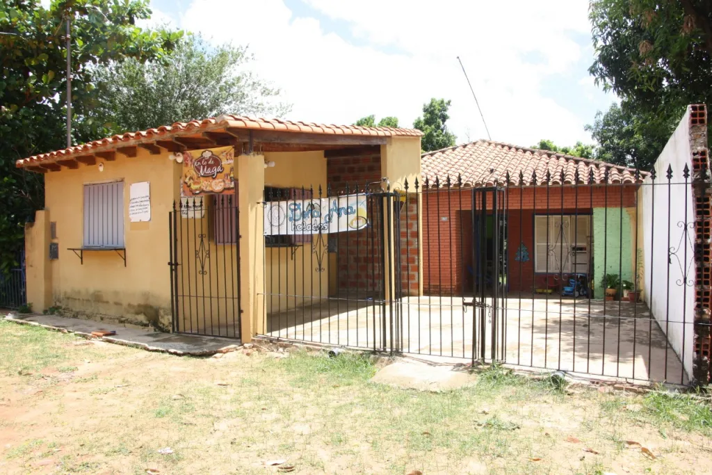 CASA A 3 CUADRAS DEL SUPERMERCADO STOCK **TITULADO ** — foto 2