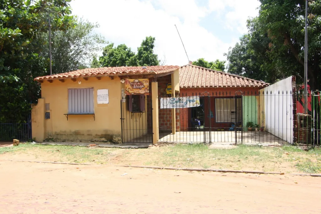 CASA A 3 CUADRAS DEL SUPERMERCADO STOCK **TITULADO ** — foto 3