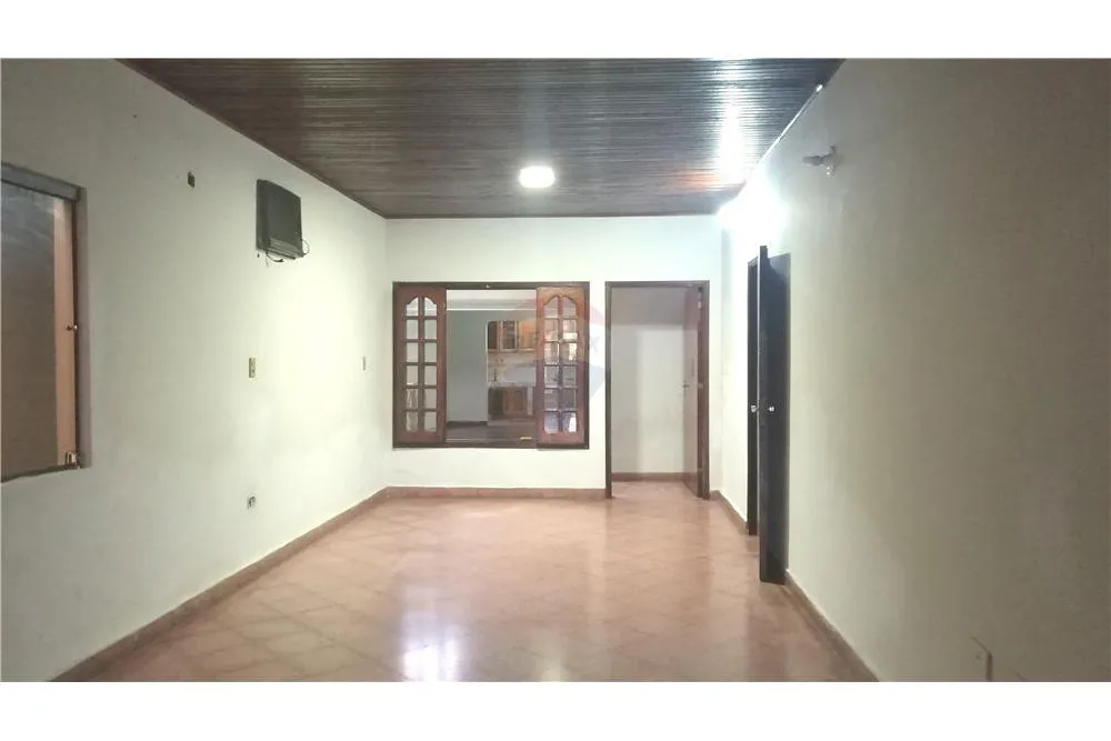 ALQUILO AMPLIA CASA EN SAN LORENZO - CENTRO — foto 2