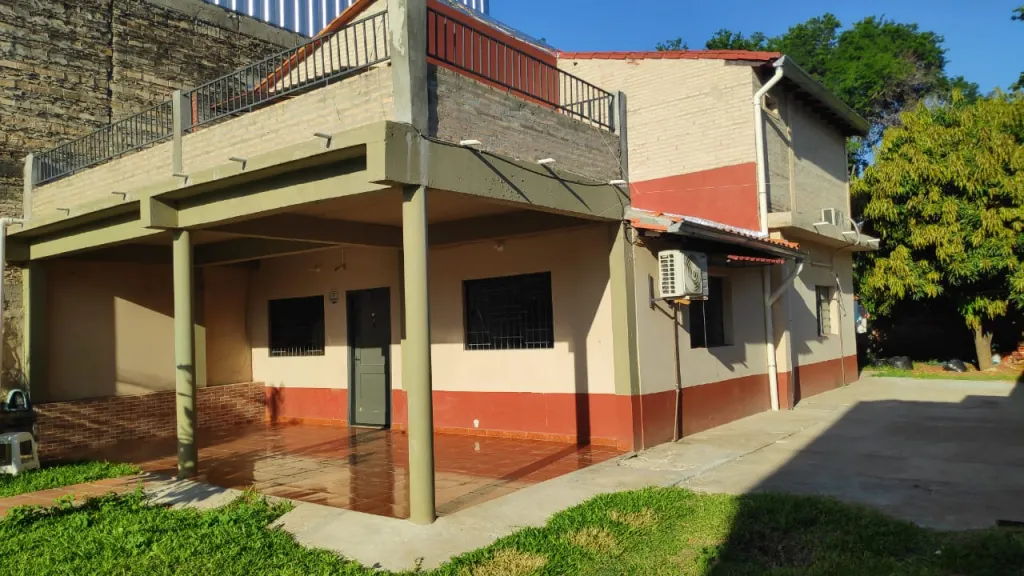 REMATO CASA DE 2 PISOS EN LAMBARÉ — foto 3