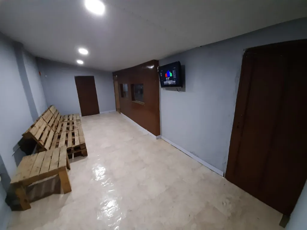 Dos salones en el centro de Mariano Roque Alonso con amplio patio — foto 3