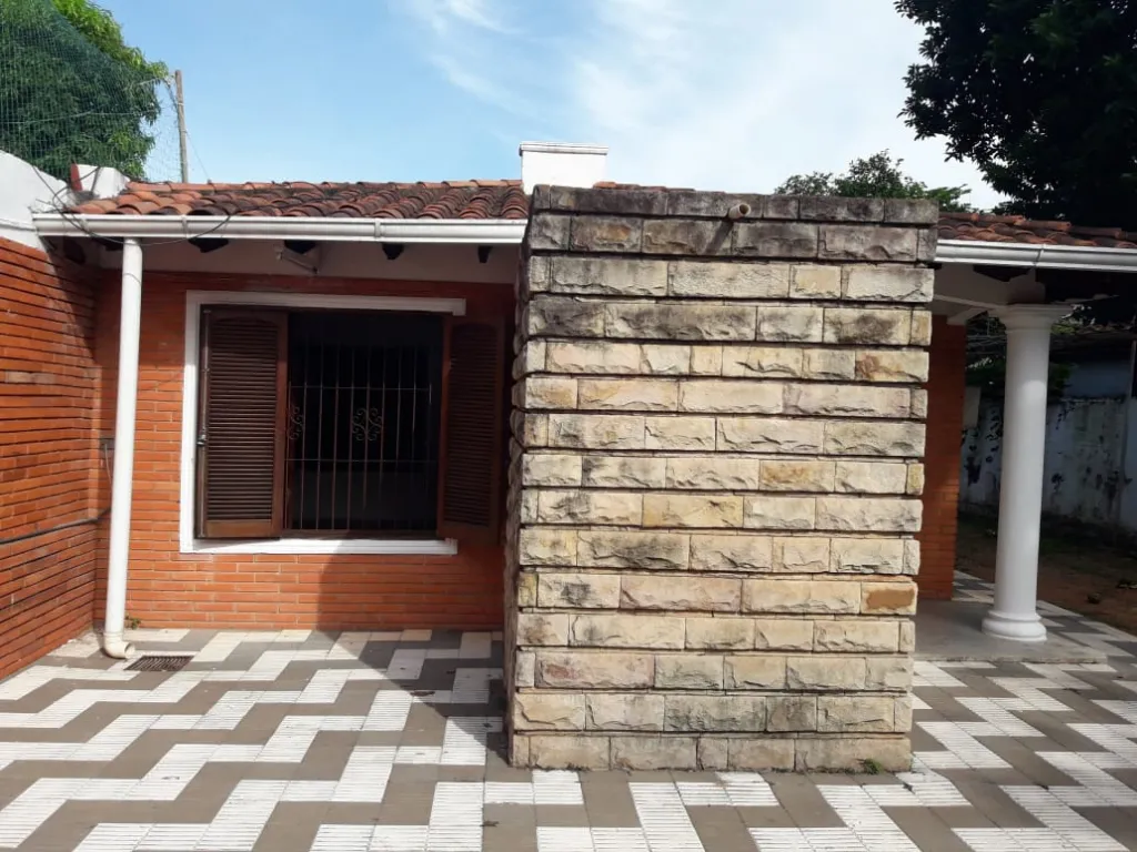 HERMOSO CHALET ZONA FÉLIX BOGADO Y JAPÓN — foto 2
