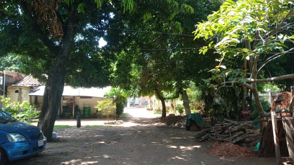 Terreno con pequeña construccion — foto 2