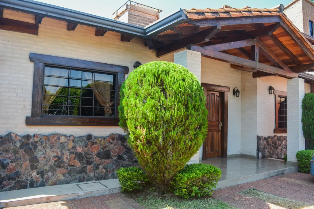 VENDO CASA EN UNA SOLA PLANTA EN BARRIO KENNEDY LAMBARE — foto 3