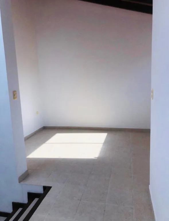 ALQUILO HERMOSO DUPLEX EN LOS LAURELES — foto 2
