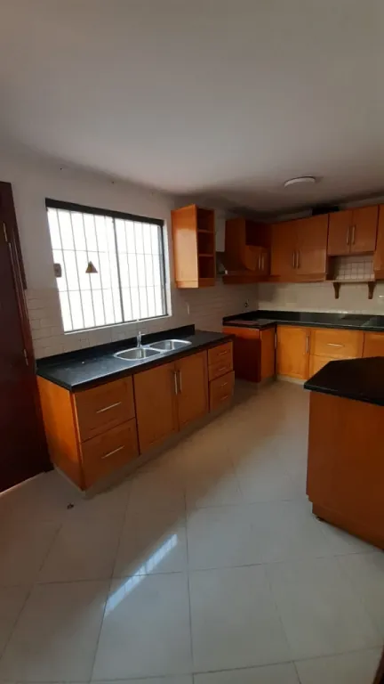 ALQUILO LUJOSA CASA DE 5 DORMITORIOS — foto 3