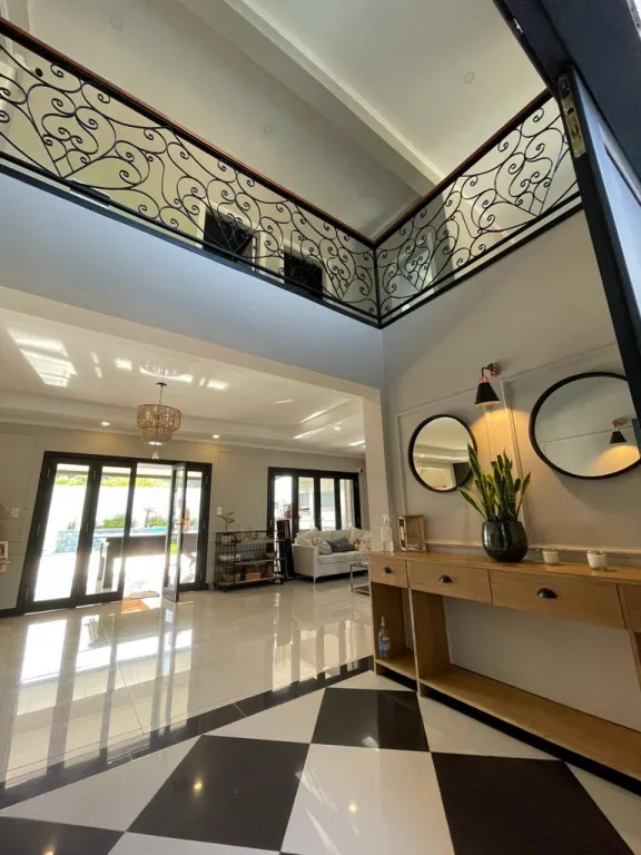 Vendo espectacular Residencia sobre Avenida — foto 2