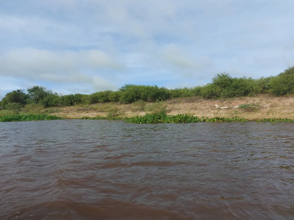 VENDO TERRENO SOBRE RIO EN BAHIA NEGRA — foto 3