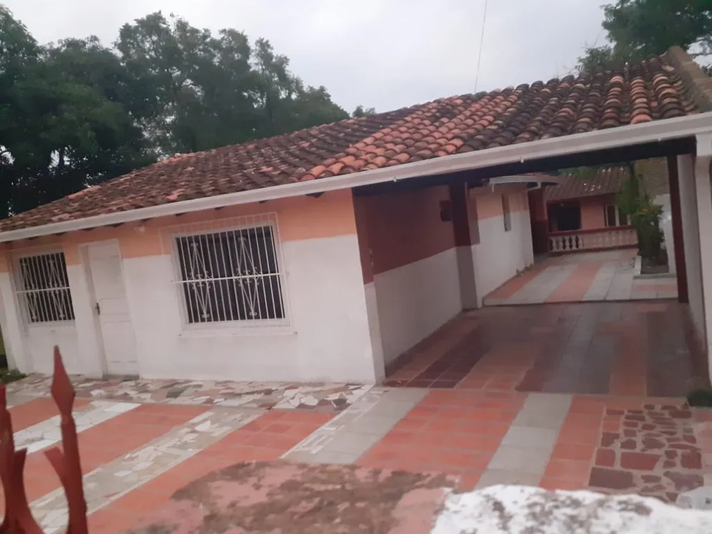 Peña inmobiliaria vende y alquila casa en Mariano Zona Universo..... — foto 3