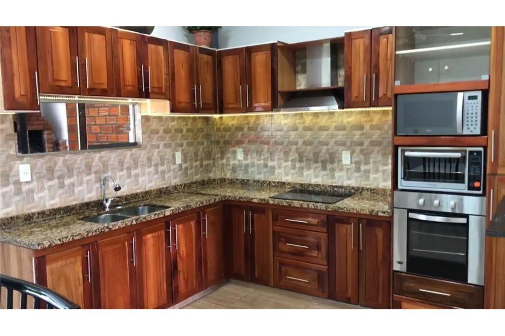 Vendo casa con piscina en el barrio San Francisco, sobre avenid: 3 habitaciones y 3 baños. — foto 3