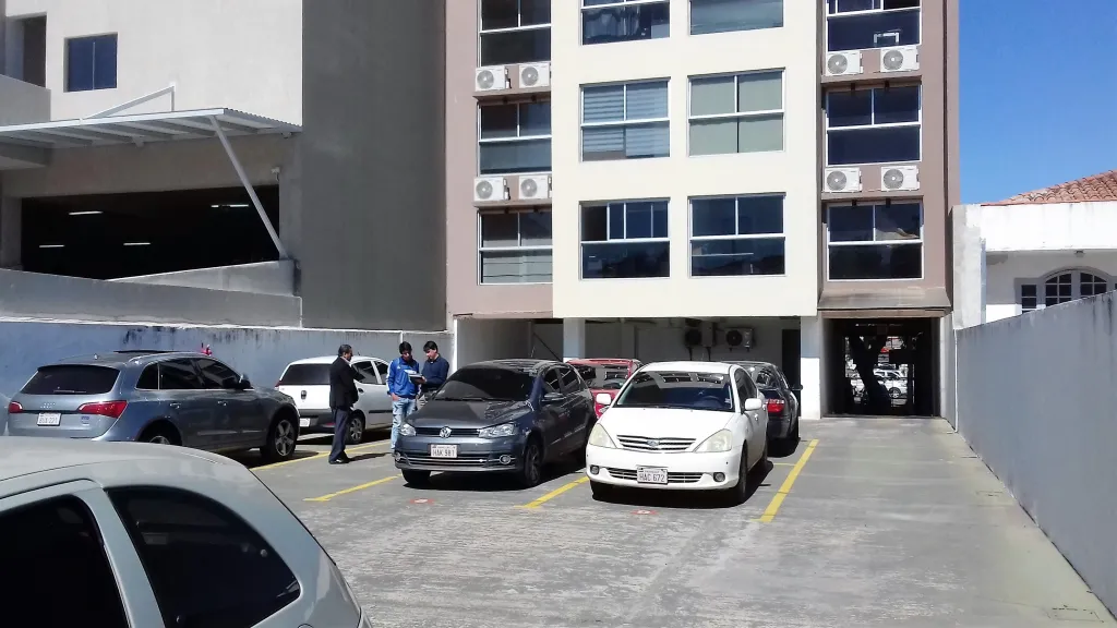 VENDO COCHERAS - ZONA AVIADORES DEL CHACO Y SAN MARTIN — foto 2