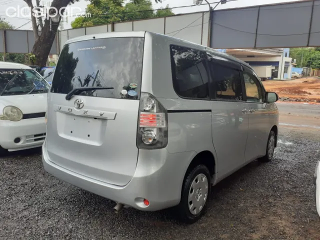 Toyota Voxy 2007 — foto 7