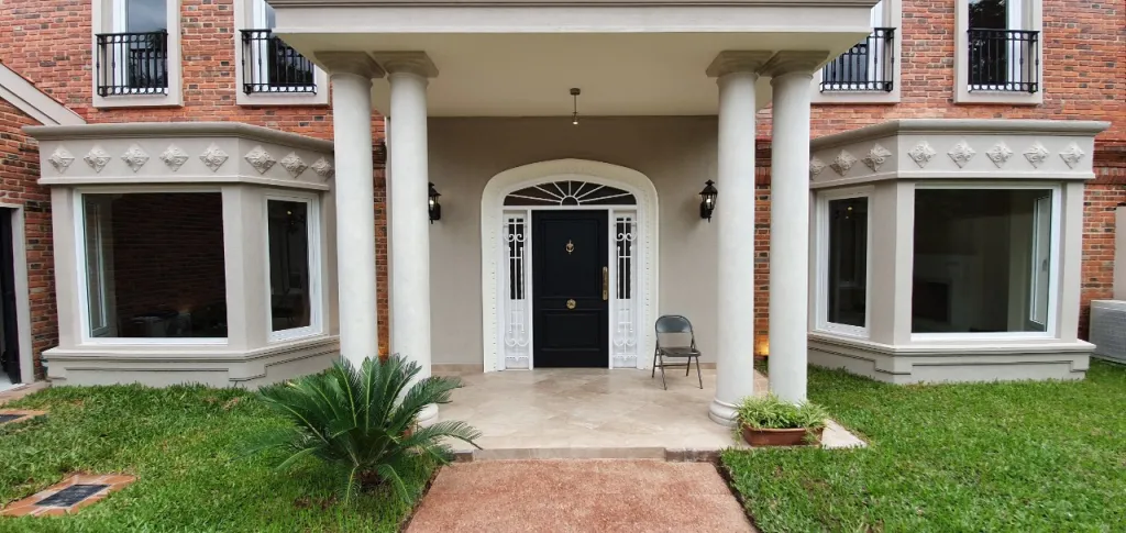 BO MCAL. ESTIGARRIBIA: SUNTUOSA RESIDENCIA IDEAL P DIPLOMÁTICOS, 3 DORMITORIOS, JARDÍN. — foto 2