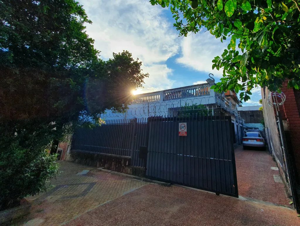 VENDO Casa a refaccionar en excelente ubicación! — foto 2