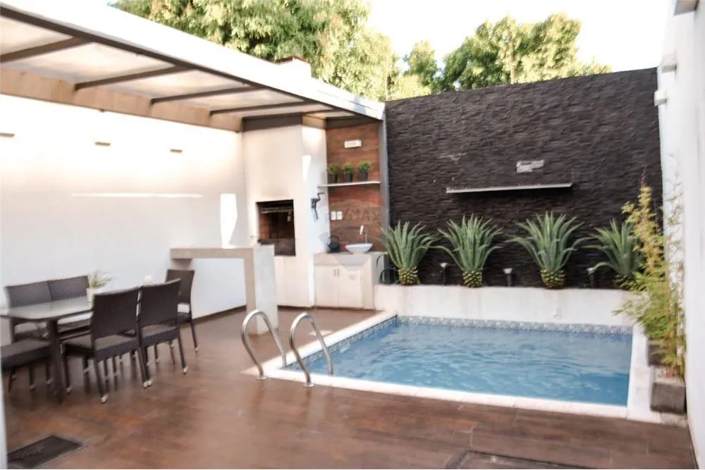 VENDO DUPLEX DE 3 DORMITORIOS CON PISCINA EN LUQUE - VILLA ADELA — foto 3