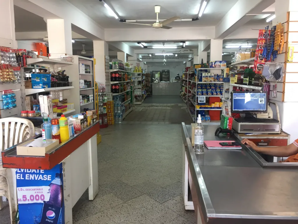ALQUILO SALÓN COMERCIAL EN CARAPEGUA — foto 3