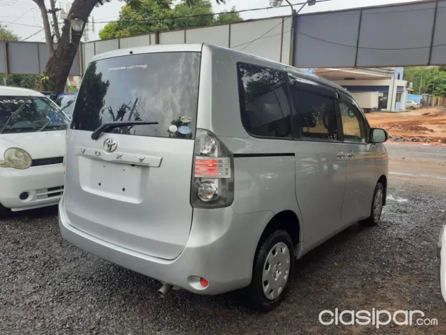 Toyota Voxy 2007 — foto 6