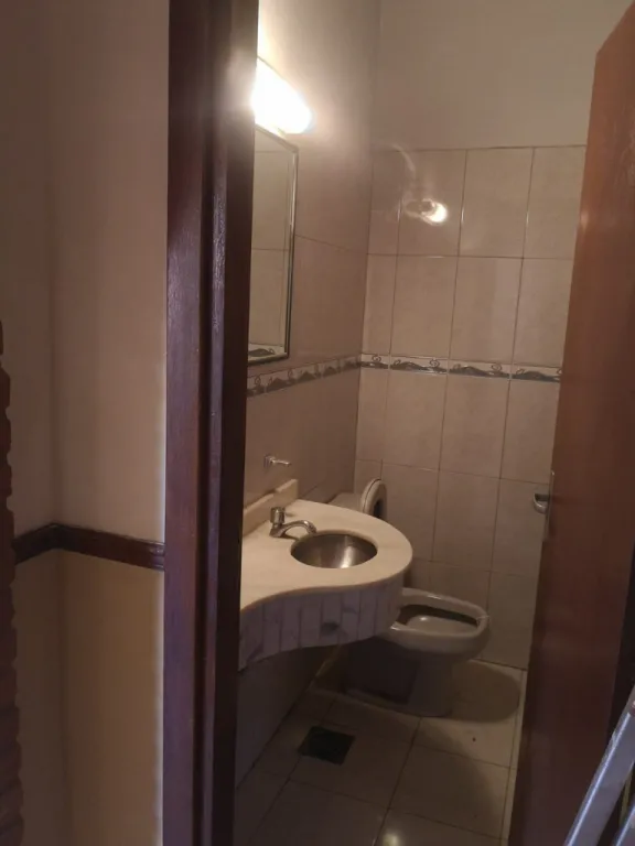 Hermosa Residencia de una planta en esquina — foto 3