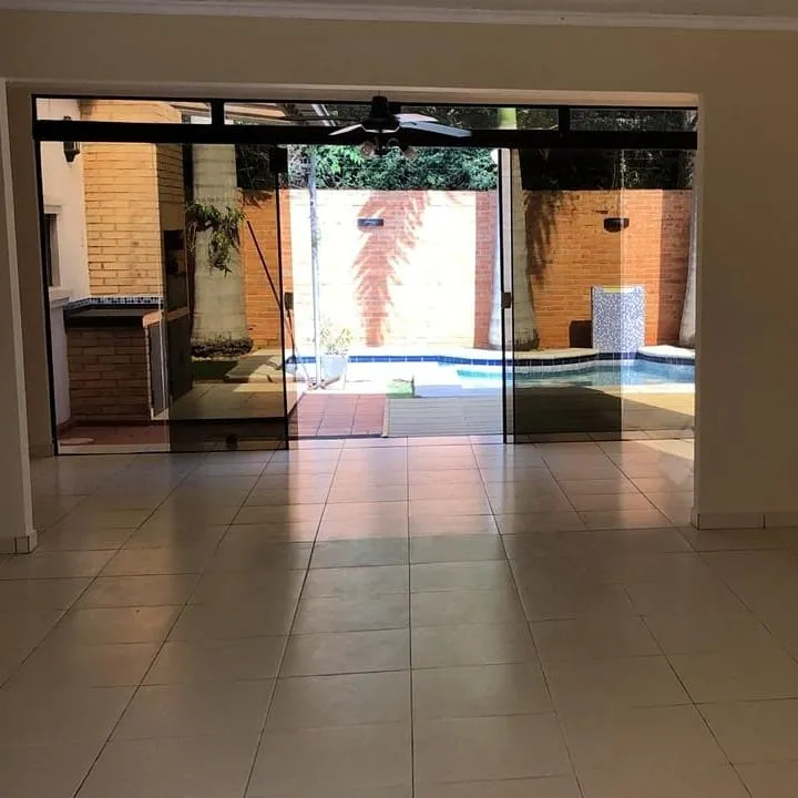 VENDO CASA EN BARRIO CERRADO. ZONA CONMEBOL. Cod JL — foto 2
