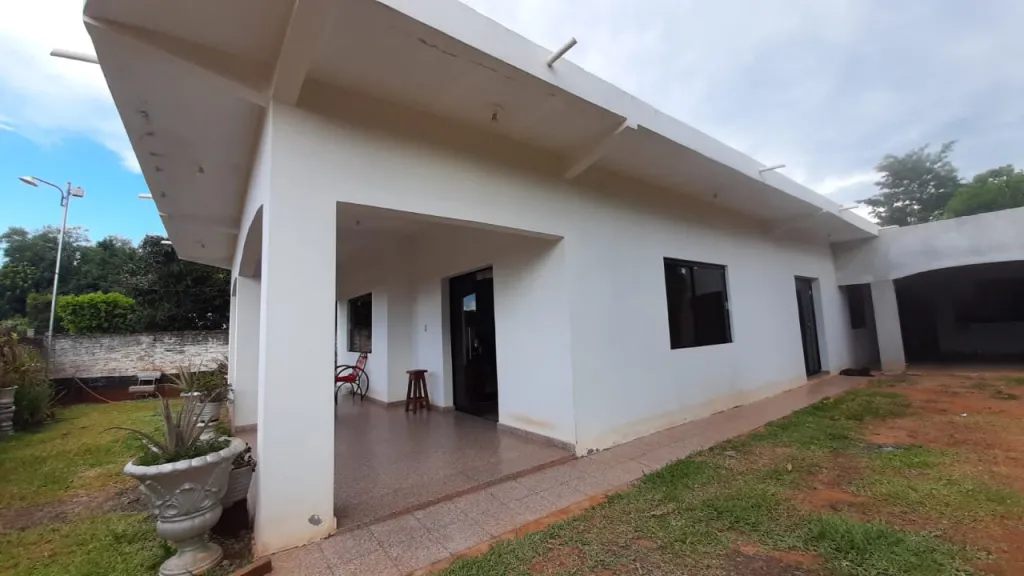 Vendo casa a 300 mts de la Rotonda de Caaguazu!! — foto 2