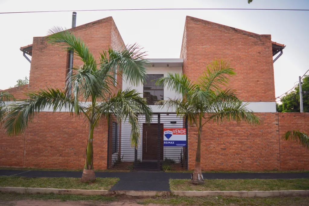 VENDO CASA SEMI NUEVA EN ESQUINA - VILLA MORRA — foto 2