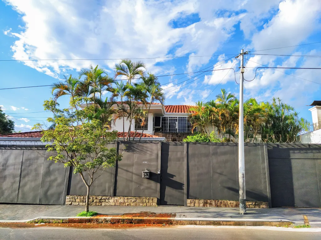 VENDO AMPLIA RESIDENCIA EN B° MCAL. ESTIGARRIBIA — foto 2