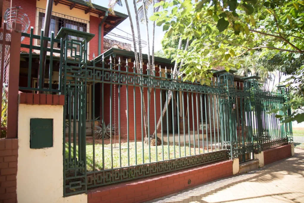 VENDO CASA ZONA HOSPITAL BAUTISTA - EN ESQUINA — foto 2