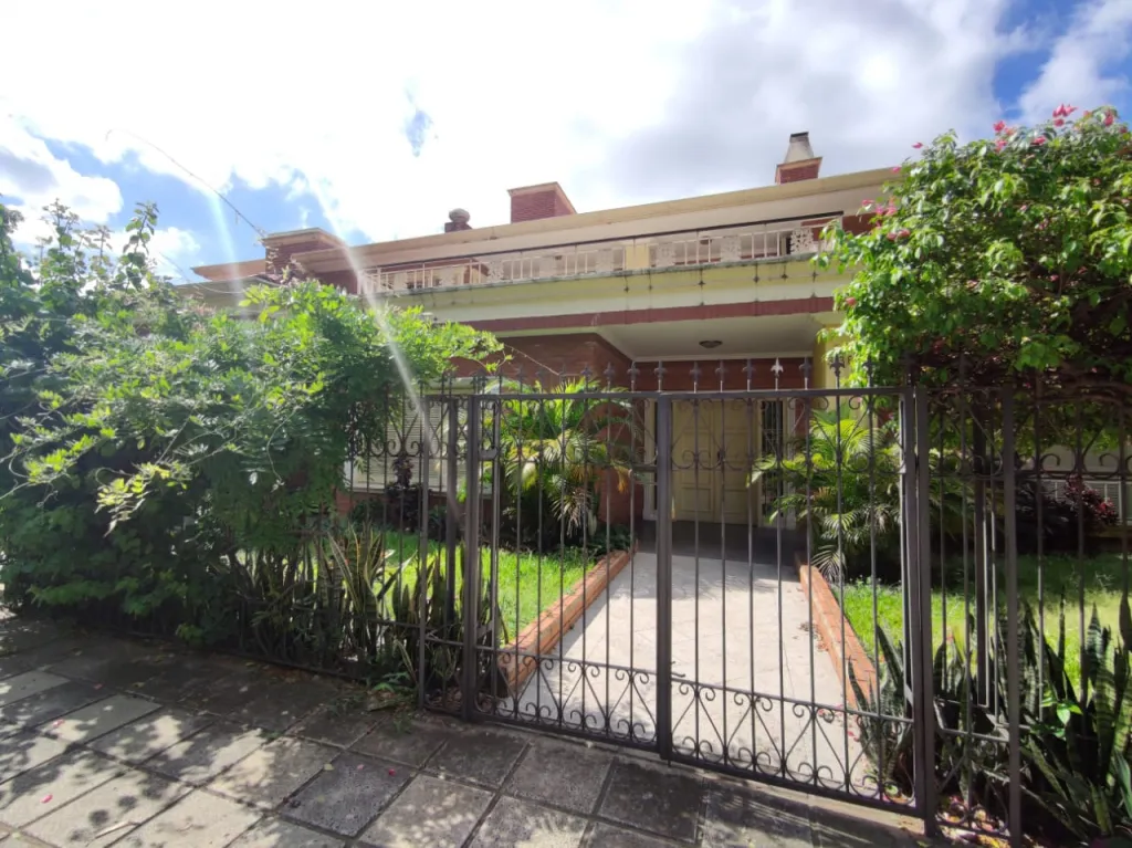 VENDO AMPLIA RESIDENCIA ZONA MBURUVICHA ROGA — foto 3