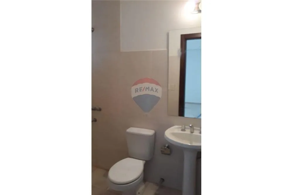 VENDO DUPLEX DE 3 DORMITORIOS CON PATIO EN JARDIN DE ORO - LUQUE — foto 3