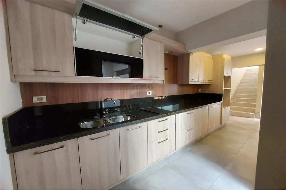 VENDO AMPLIO DUPLEX DE 3 DORMITORIOS + AREA DE SERVICIO ZONA PINEDO - SAN LORENZO — foto 2