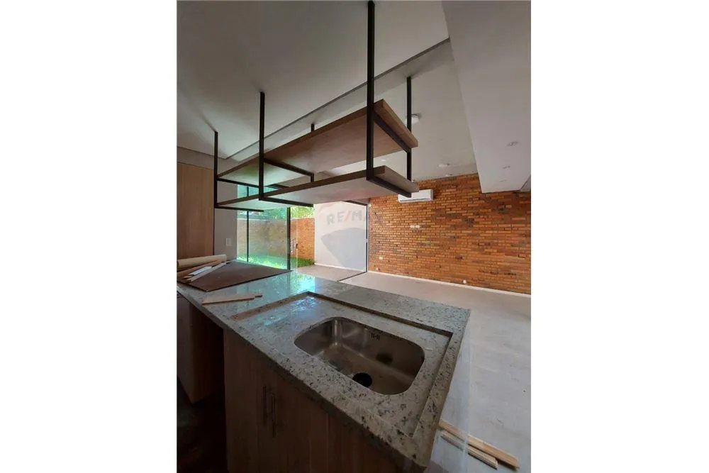 VENDO DUPLEX DE 3 DORMITORIOS CON PATIO A ESTRENAR ZONA CONMEBOL LUQUE — foto 2