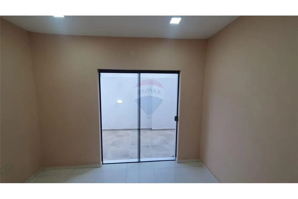 VENDO DUPLEX A ESTRENAR DE 3 DORMITORIOS EN LUQUE ZONA SUPERMERCADO LOS JARDINES — foto 2