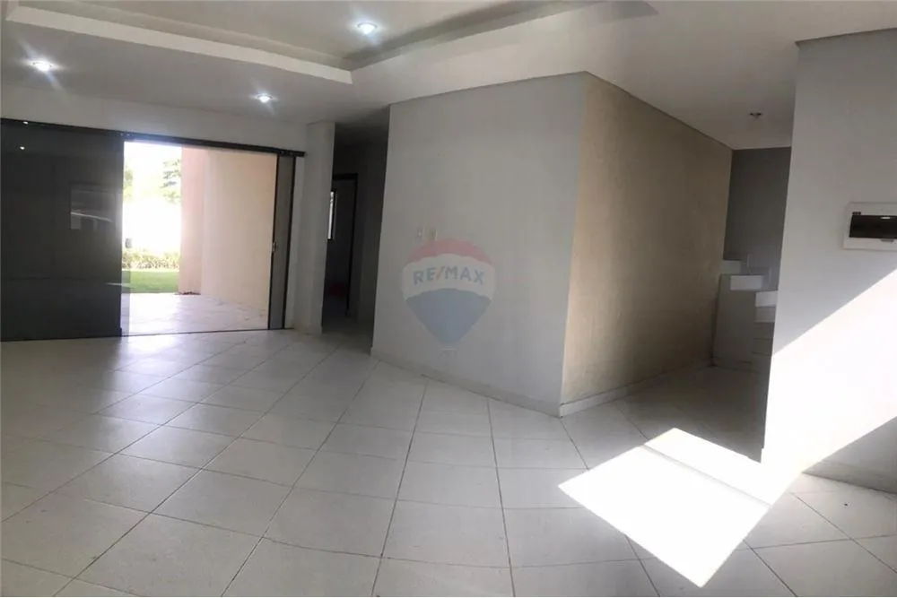 VENDO DUPLEX DE 3 DORMITORIOS CON AMPLIO PATIO EN LAMBARE ZONA YACHT — foto 2
