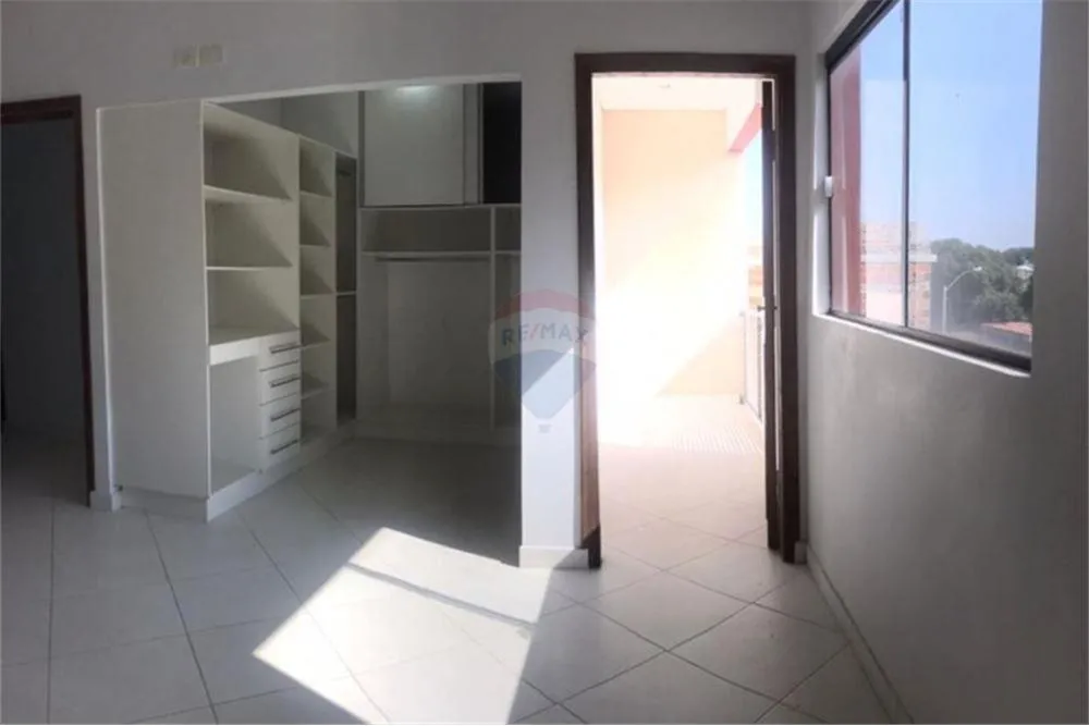 VENDO DUPLEX DE 3 DORMITORIOS CON AMPLIO PATIO EN LAMBARE ZONA YACHT — foto 3