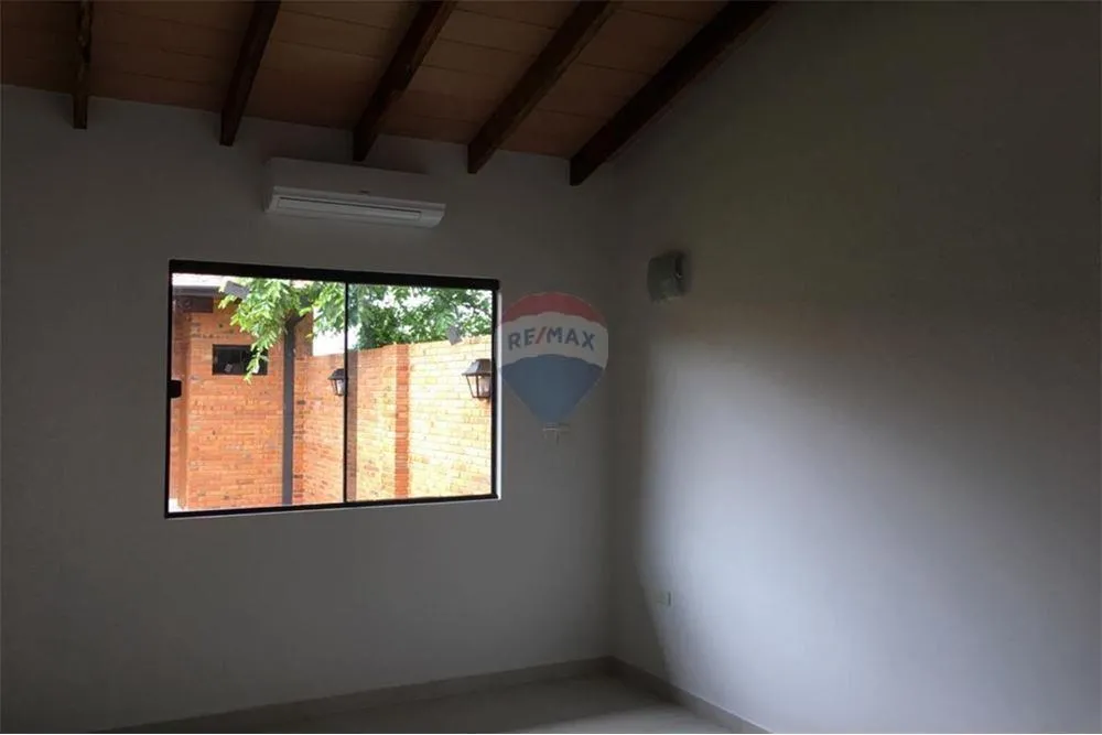 VENDO DUPLEX DE 2 DORMITORIOS CON PATIO EN LAMBARE ZONA PUERTO PABLA — foto 3