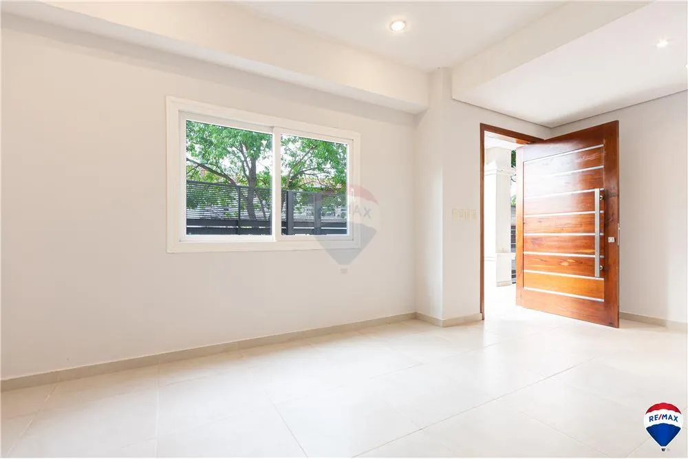 VENDO AMPLIO DUPLEX A ESTRENAR CON PATIO EN SAJONIA — foto 2