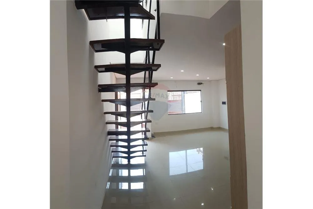 VENDO DUPLEX A ESTRENAR DE 2 DORMITORIOS CON PATIO EN LUQUE - CUARTO BARRIO — foto 2