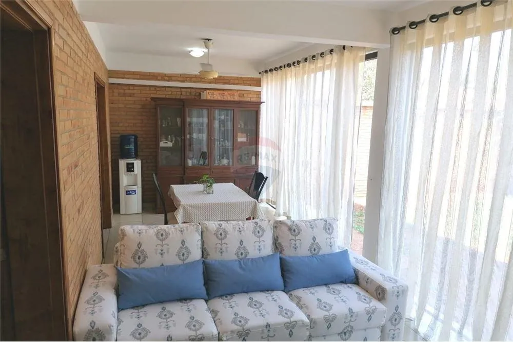 VENDO AMPLIO DUPLEX DE 3 DORMITORIOS CON PATIO Y PISCINA EN LAMBARE — foto 3