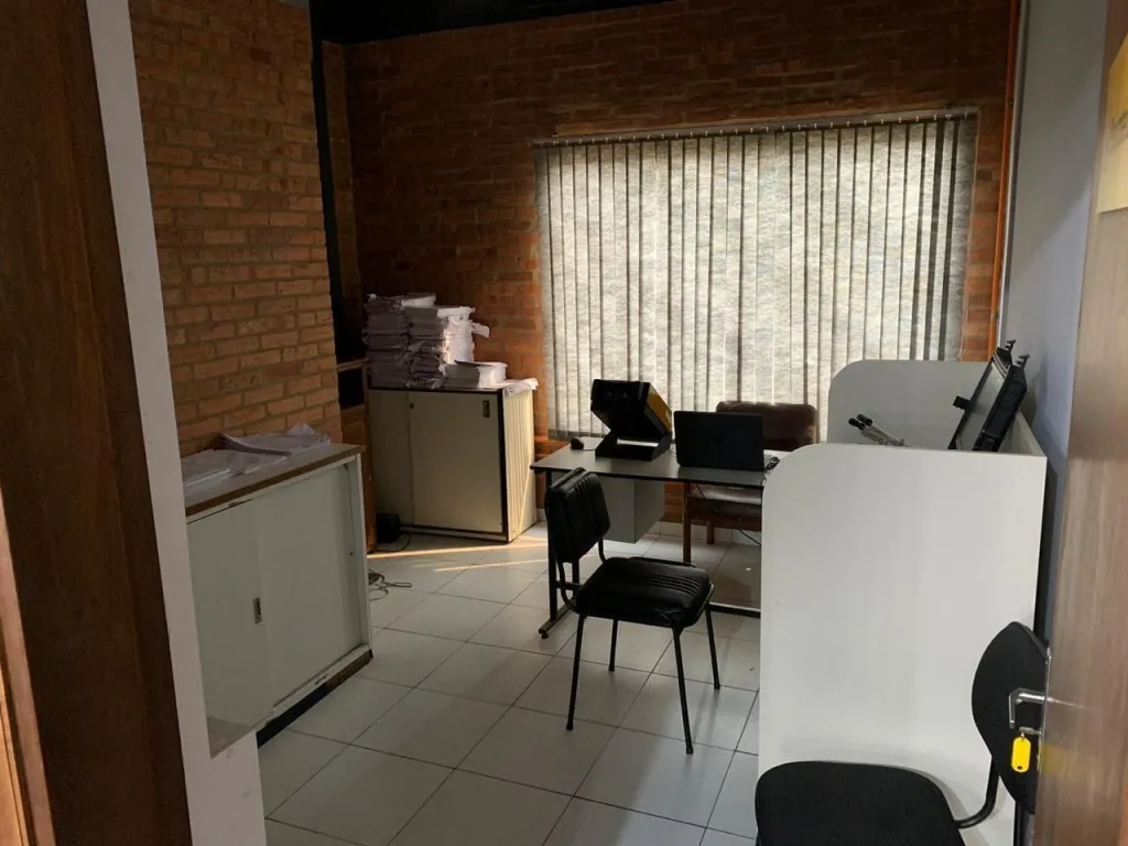 ALQUILER DE AMPLIO PREDIO ZONA MADAME LYNCH. COD LG — foto 2