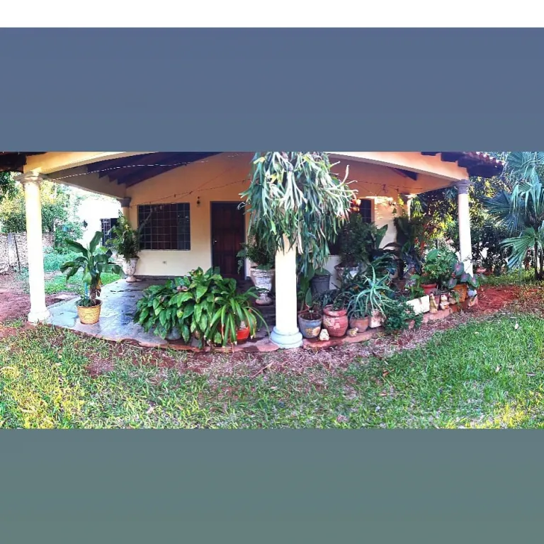 EN VENTA❗ Coqueta Casa ubicada en Esquina en la Ciudad de ÑEMBY — foto 2