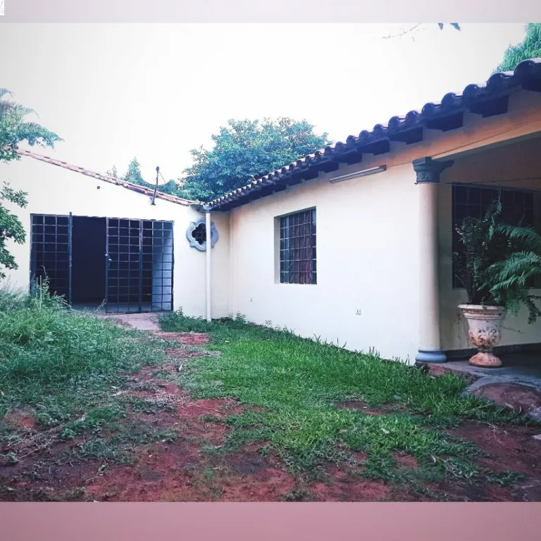 EN VENTA❗ Coqueta Casa ubicada en Esquina en la Ciudad de ÑEMBY — foto 3