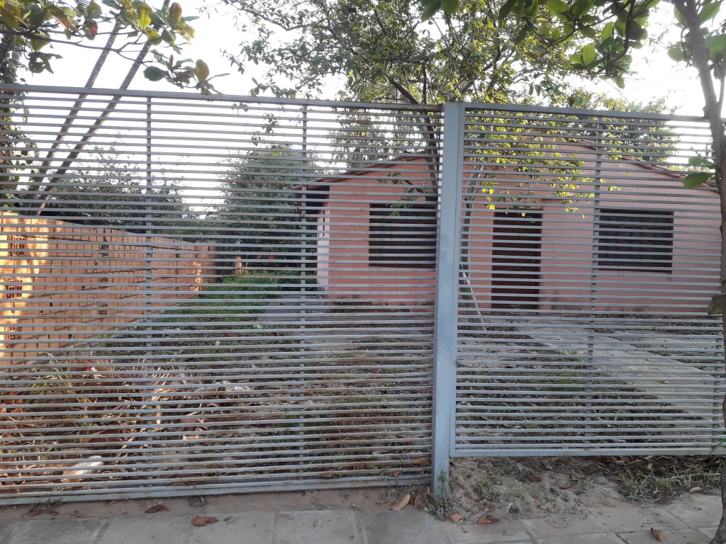 VENDO CASA EN MARIANO ROQUE ALONSO ATRAS DEL AEROPUERTO Y A CUADRAS DE LAS TRANSCHACO — foto 2